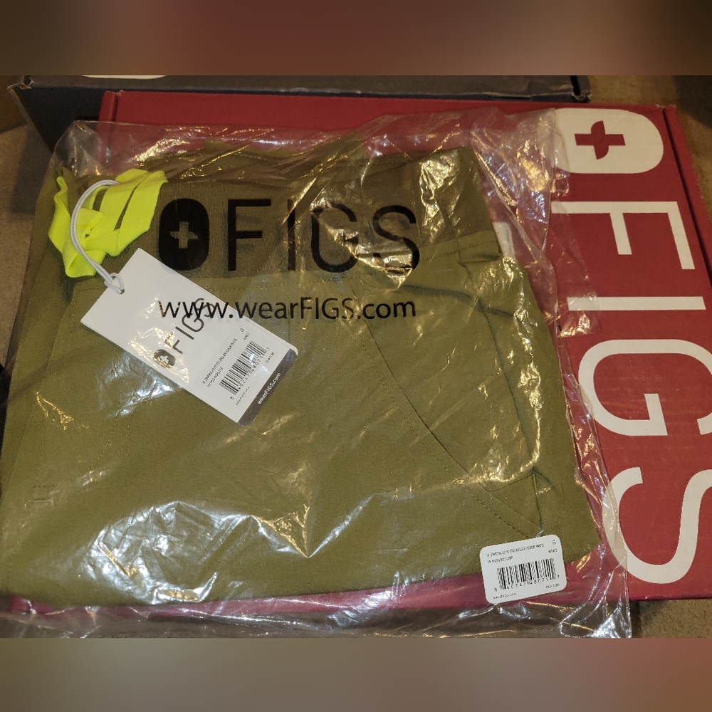 FIGs Martini Olive Zamora Jogger Scrub Pants Small Petite NWT